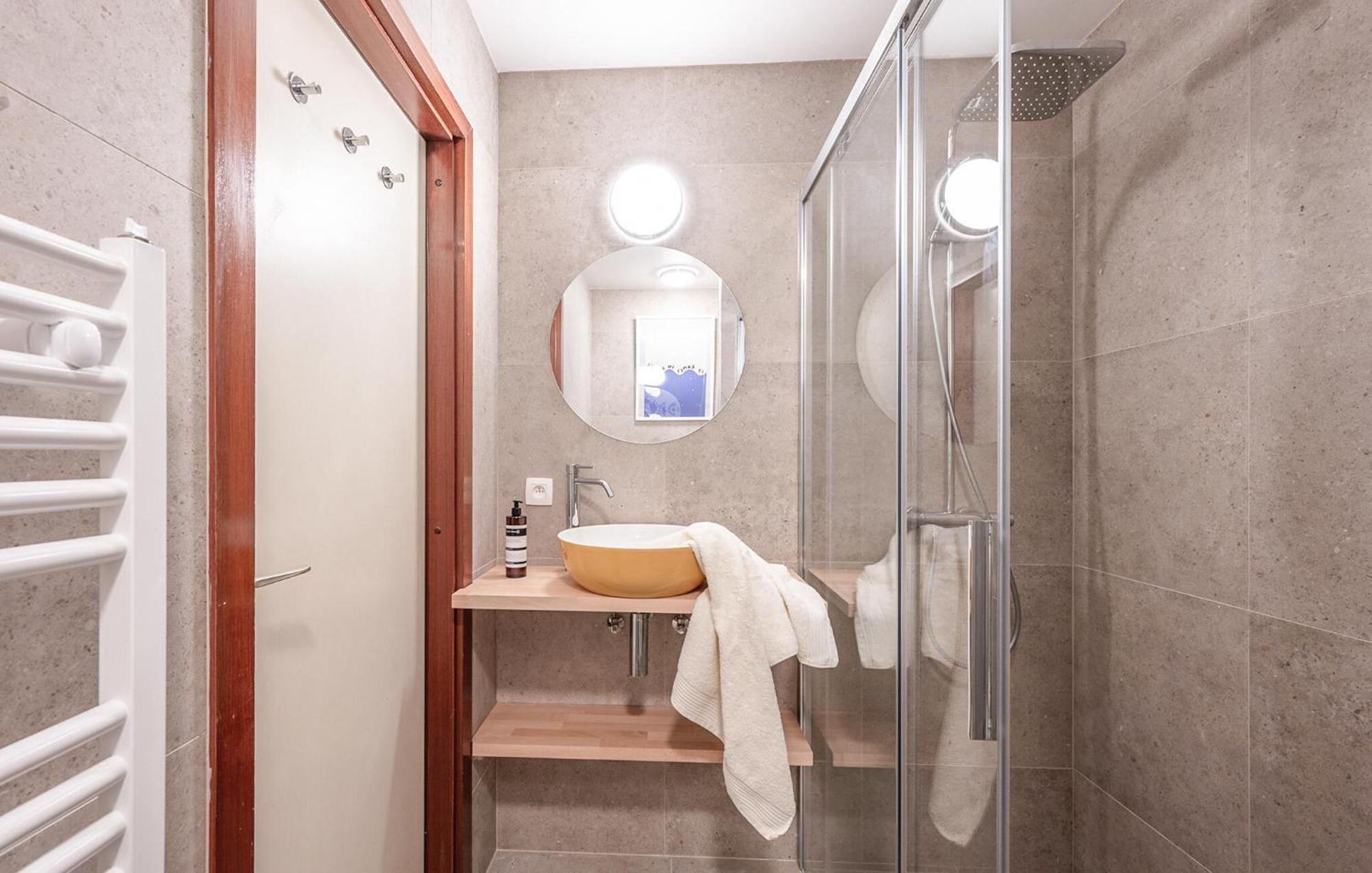 1 Bedroom Awesome In Appartement *